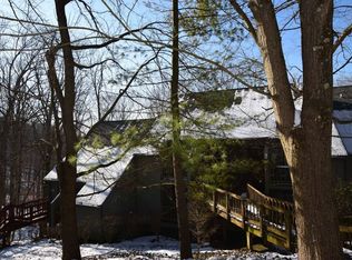 9060 S Pointe Ridge Ln, Bloomington, IN 47401