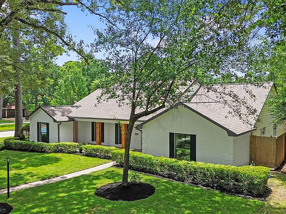 3rd image of 6203 Fawnwood Dr