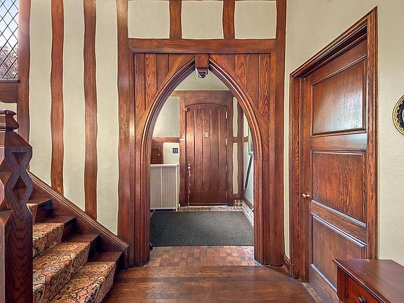 3rd image of 2557 Fairmount Blvd