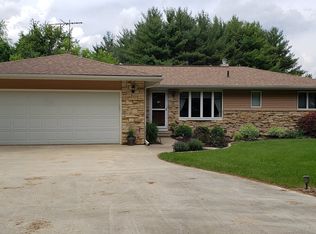10184 215th Ave, Anamosa, IA 52205