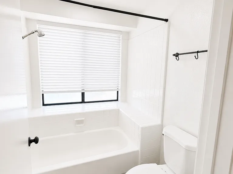 2053 Sheldon Dr — Photo 15