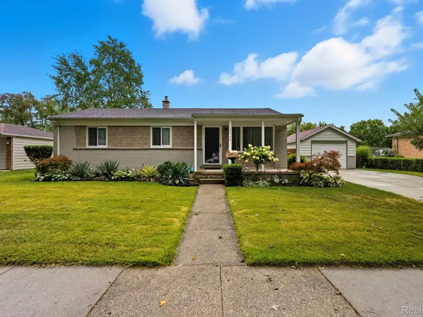 22948 E Schafer St, Clinton Township, MI 48035