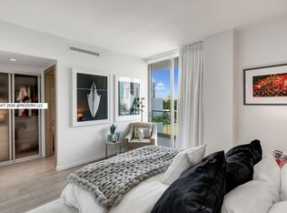 300 Collins Ave, Miami Beach, FL 33139