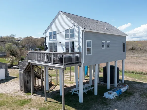 16 Howard Bch, Mattapoisett, MA 02739