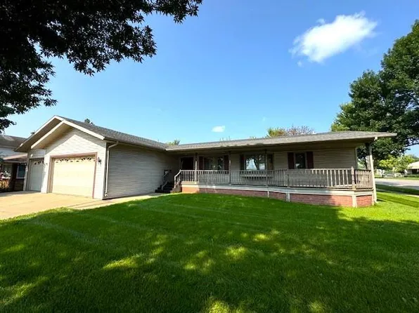 305 1st St SW, Wadena, MN 56482