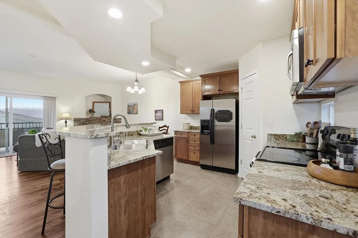 2 bed, 2.5 bath, 1228 sqft, $1,895 — Photo 4