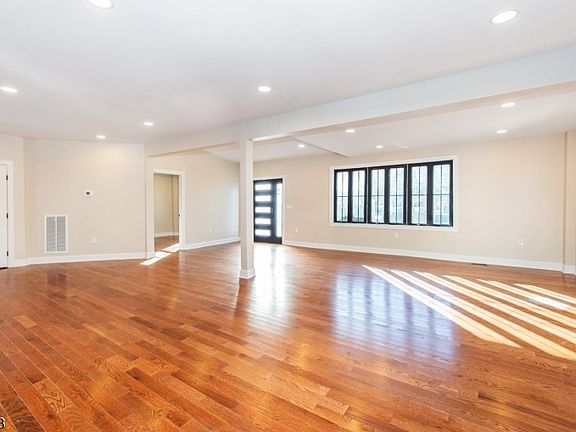 3rd image of 50 Grand Ave