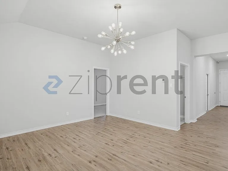 1550 Dundee Park — Photo 14