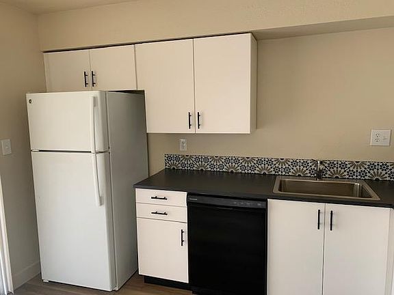 2nd image of 1423 E Palmdale Dr