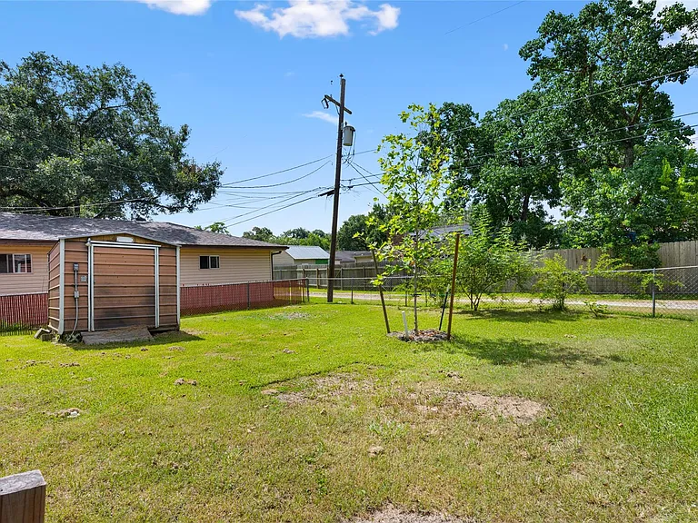 3808 Avenue O — Photo 32