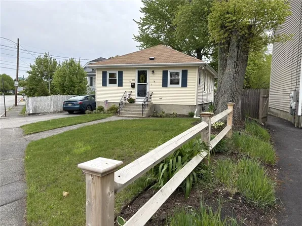353 Massasoit Ave, East Providence, RI 02914