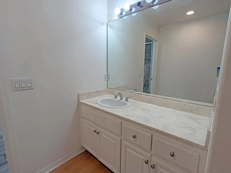 305 N Cedar St #204 — Photo 18