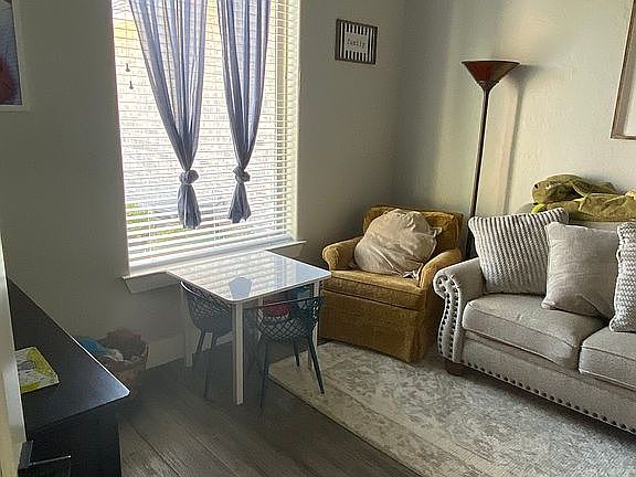 3rd image of 130 Saddle Brook Cir