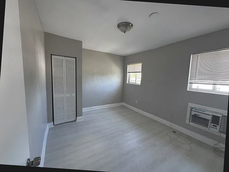 1940 Washington Ave — Photo 16