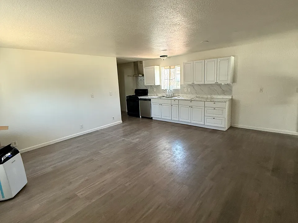 230 Acacia Ave