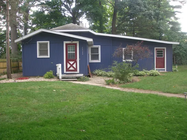 68388 3rd St, Edwardsburg, MI 49112