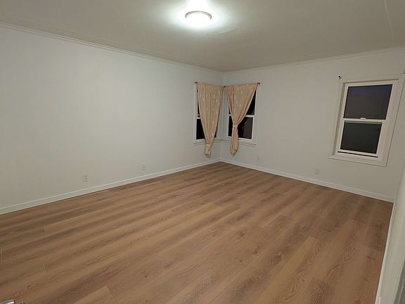 4th image of 185 Louisburg St