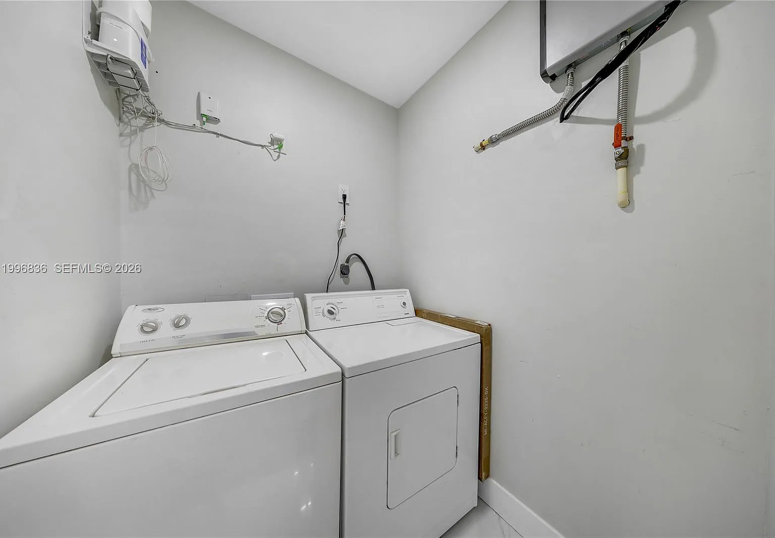 5 bed, 2225 sqft, $5,200 — Photo 2