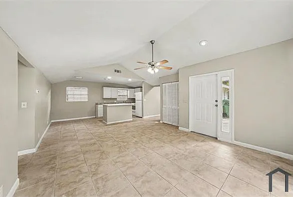 8716 N Blvd — Photo 10