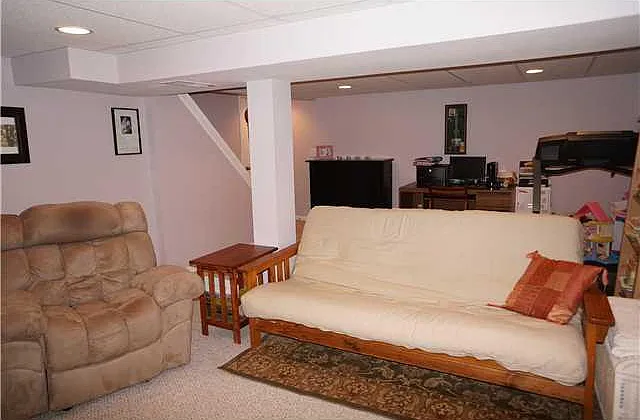 899 Kinnear Rd — Photo 4