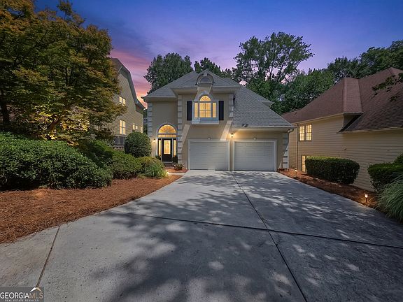 2nd image of 1056 Shady Valley Pl NE