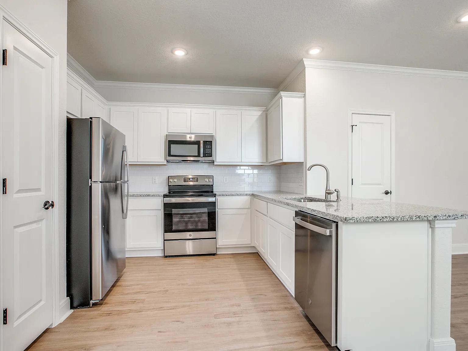 3 bed, 2.5 bath, 1380 sqft, $1,520 — Photo 3