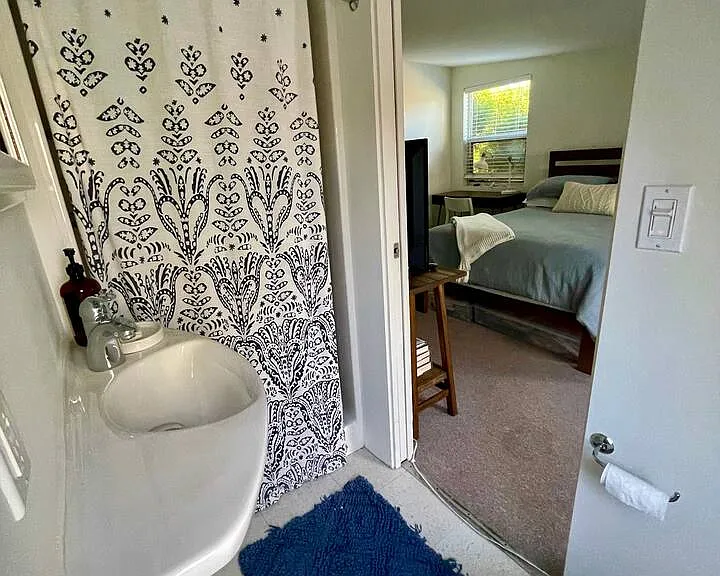 Guesthouse ensuite 3/4 bathroom
