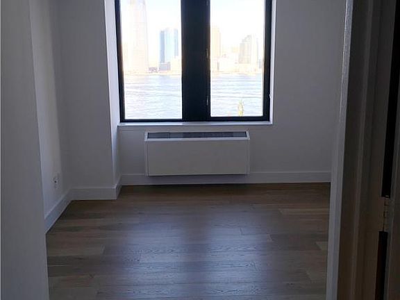 5th image of 70 Battery Pl APT 904