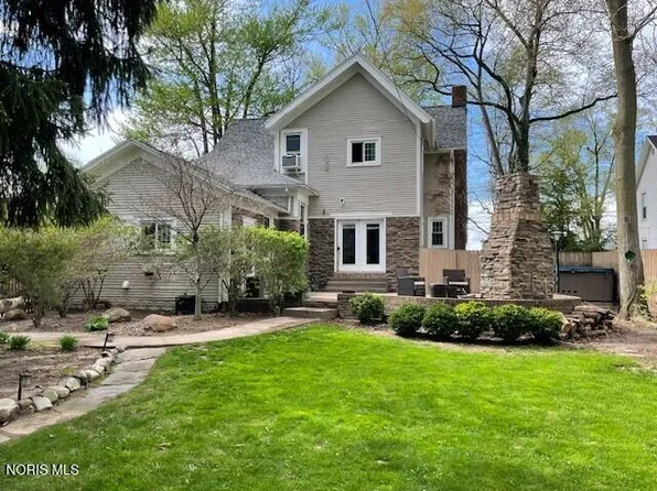 213 W High St, Hicksville, OH 43526