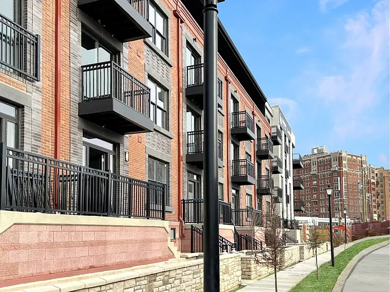 Crescent at Chevy Chase — Photo 14