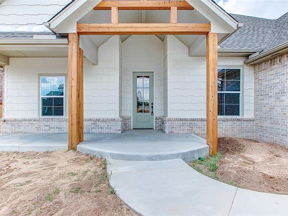 3rd image of 3912 Skyler Way