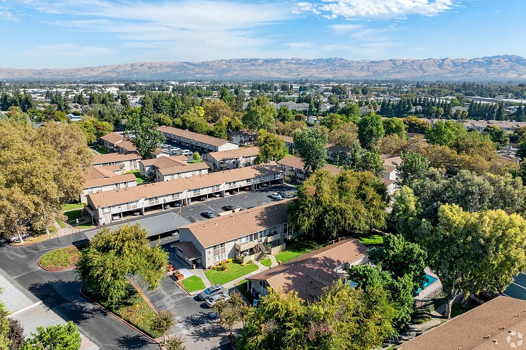 Almaden Terrace — Photo 1