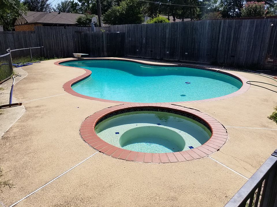 Pool and jacuzzi