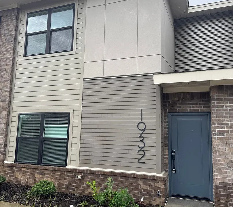 1932 Cambridge Village Dr