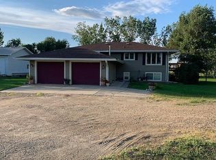 807 35th St E, Williston, ND 58801