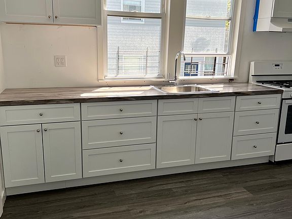 4th image of 127 Vineyard Ave Floor 2