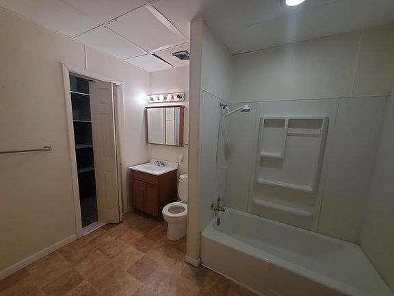 4th image of 2416 Olive St #1
