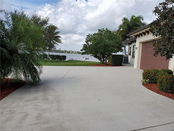 3rd image of 32 Meadowlake Cir S