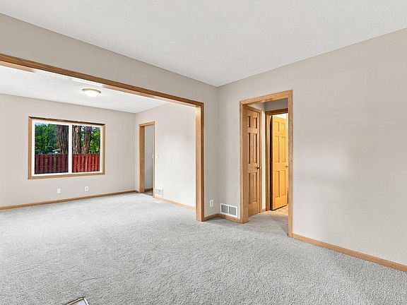 5th image of 4209 Zane Ave N