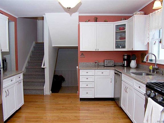 4th image of 154 Edgewater Ave