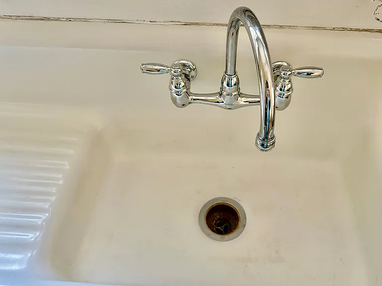 405 E Elm St — Photo 8