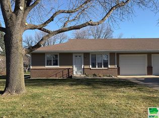 1326 1st Ave SE, Sioux Center, IA 51250