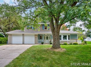11088 Radcliff Dr, Allendale, MI 49401