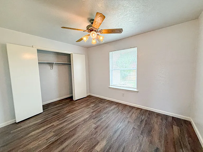 5413-5415 Brookhollow Dr — Photo 9
