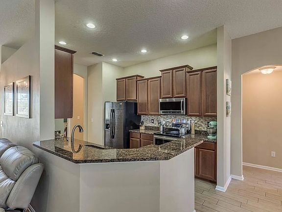 5th image of 168 Mahogany Bay Dr