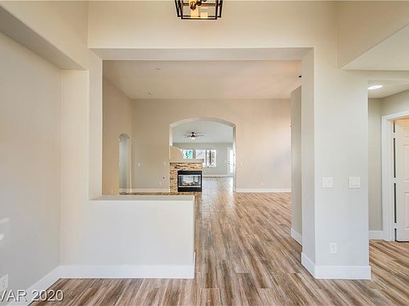 5th image of 3420 W El Campo Grande Ave