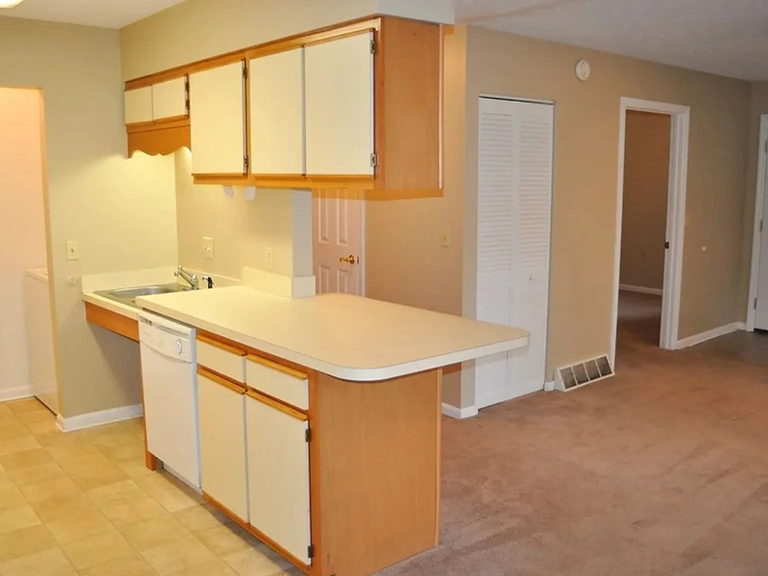 Bridgeport Landing Apartments — Photo 2