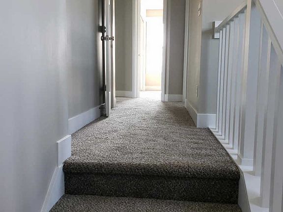 4th image of 716 Sierra Ct