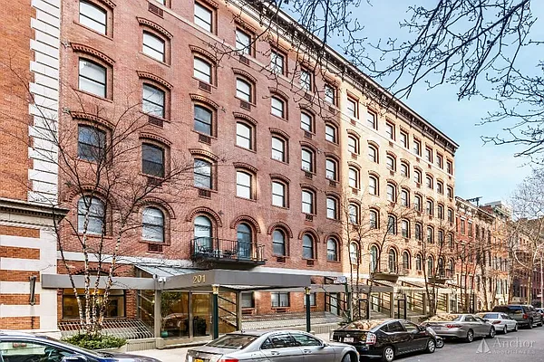 Rented by Anchor Associates | media 33