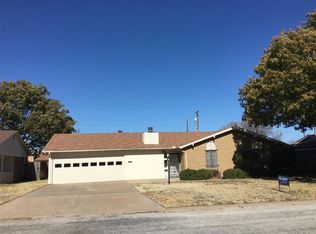 1110 W Edwards St, Olney, TX 76374